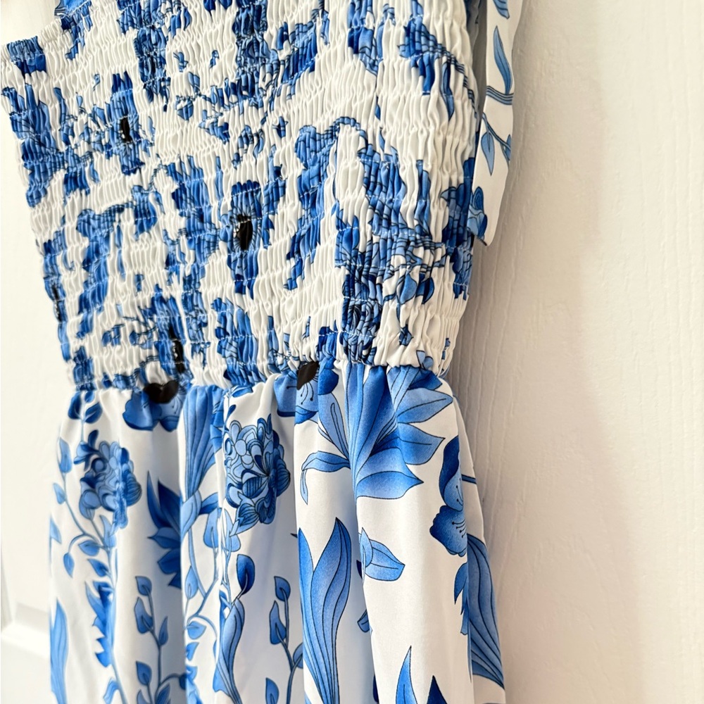 White Maxi Dress with Blue Floral Print and Tie Straps Smocked Summer SHEIN - Picture 11 of 12